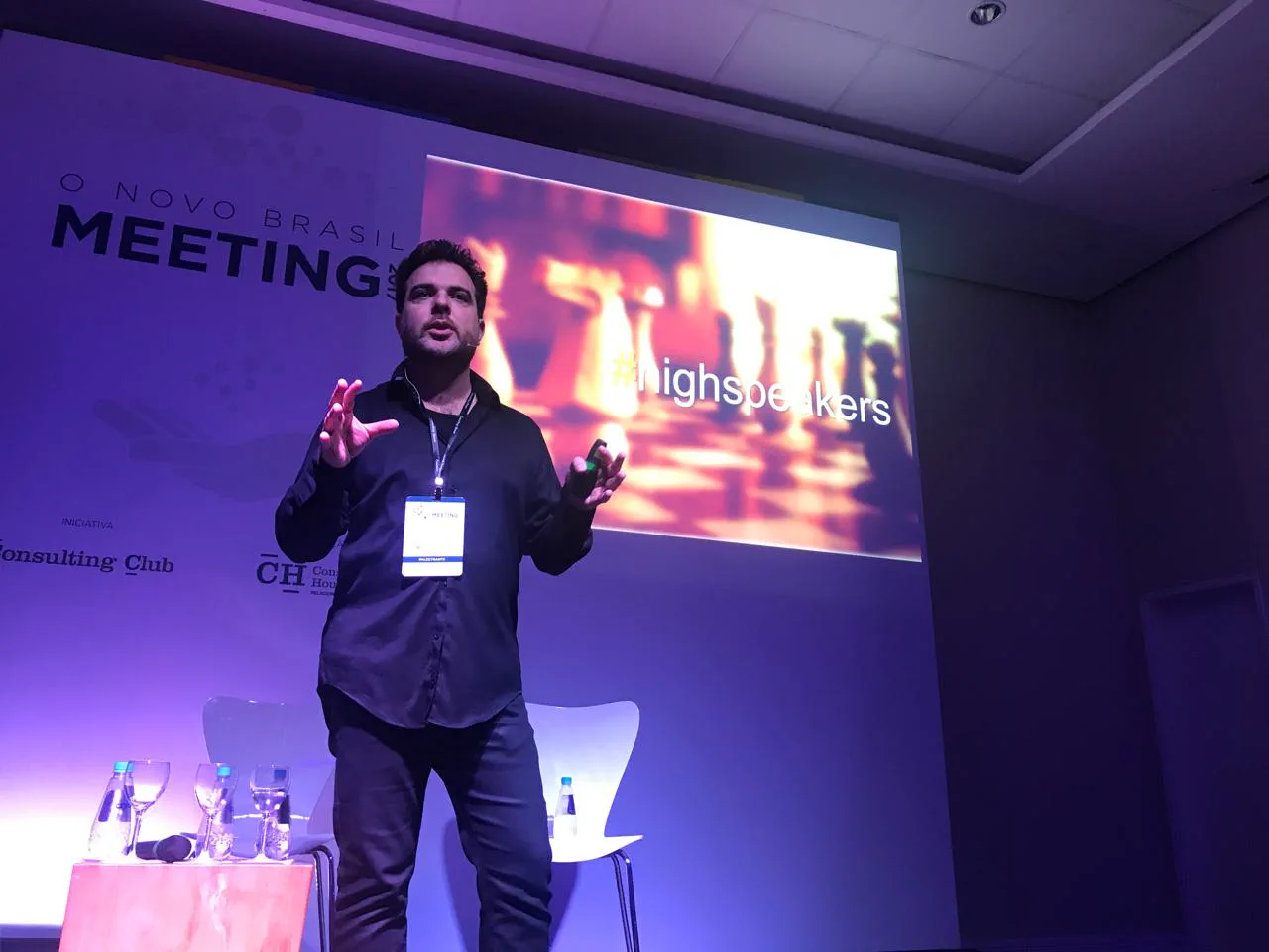 Prof Calixto apresentando para executivos na StartSe University